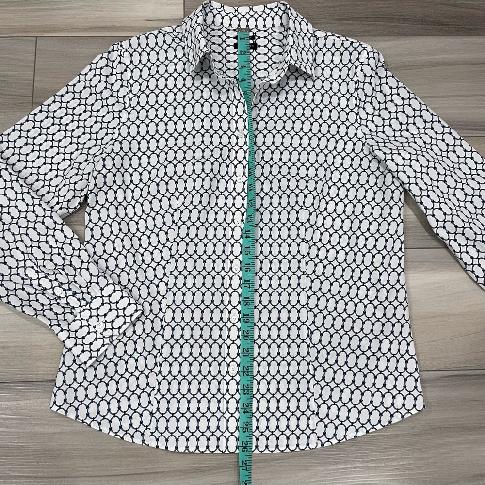 TALBOTS Wrinkle-Resistant Button Down Shirt Size 12 White & Blue Chain Print - Picture 11 of 16